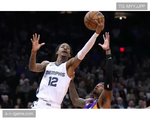 贾·莫兰特挡拆制造错位提升得分效率 超越过去赛季关键时刻表现